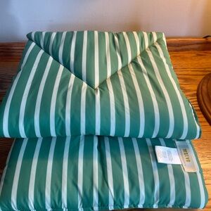 MAEVE by ANTHROPOLOGIE
Green/White Stripe Puffer Scarf